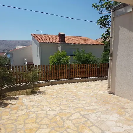 Sibenska Ulica 15 Apartman Pag Town
